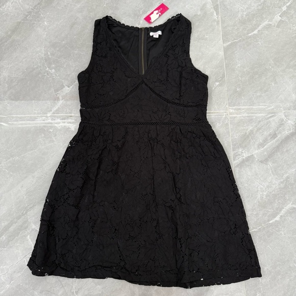 Women’s Xhilaration Target Lace V-Neck Cut Out Sleeveless Dress Size Medium - Picture 3 of 16